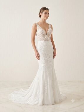 Sleeveless Lace Mermaid Wedding Dress in Light Ivory